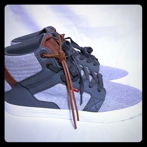 Levi's high tops nwot